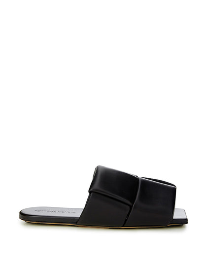 Bottega Veneta Elegant Black Leather Sandals