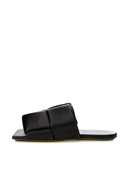 Bottega Veneta Elegant Black Leather Sandals